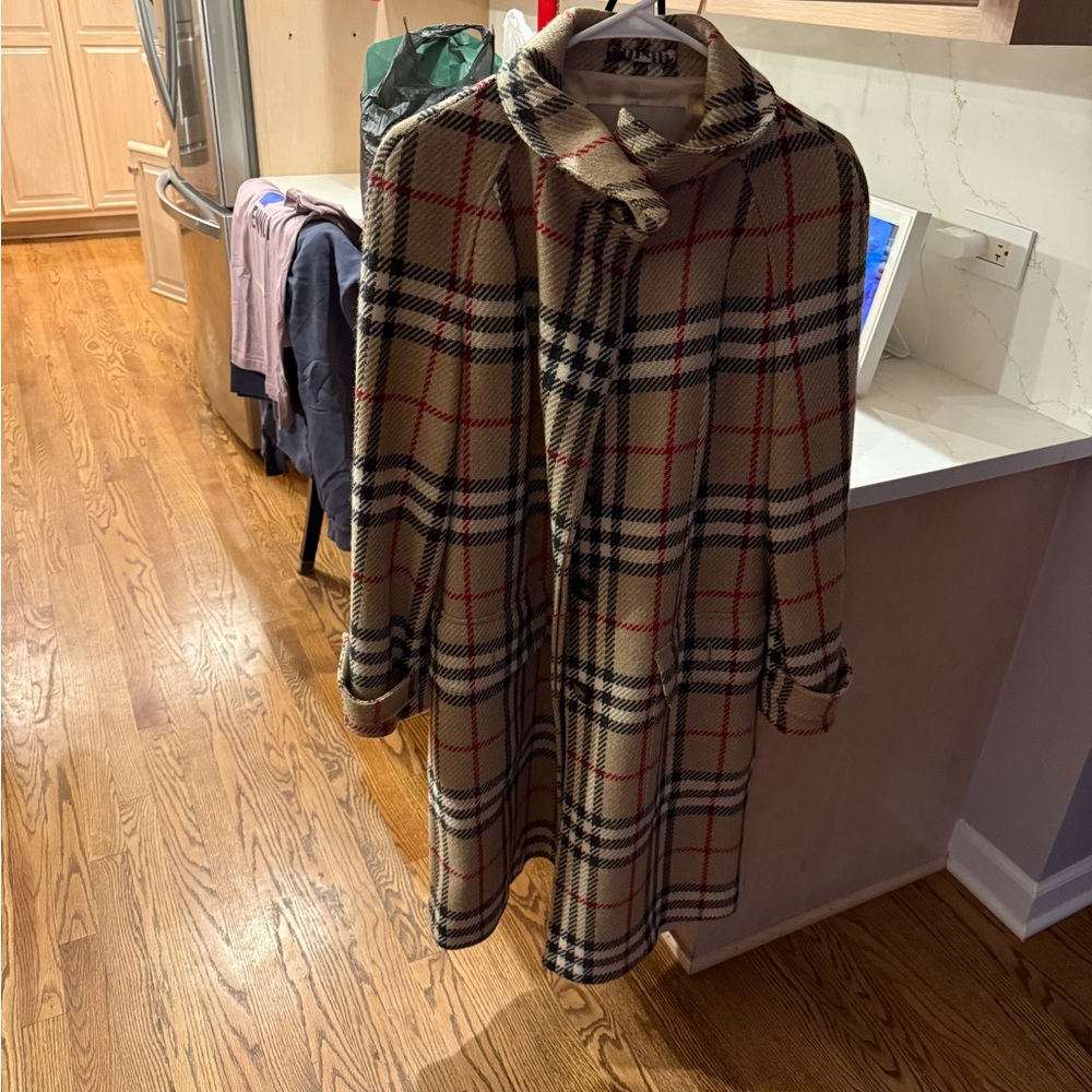 NWOT Burberry Check 100% wool mid-length coat size US10